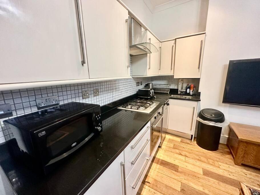 Spacious 2 Bedroom Apartment London