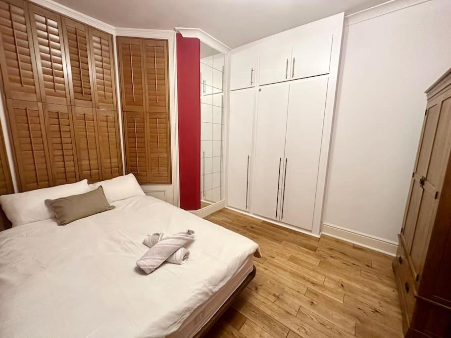 Spacious 2 Bedroom Apartment London