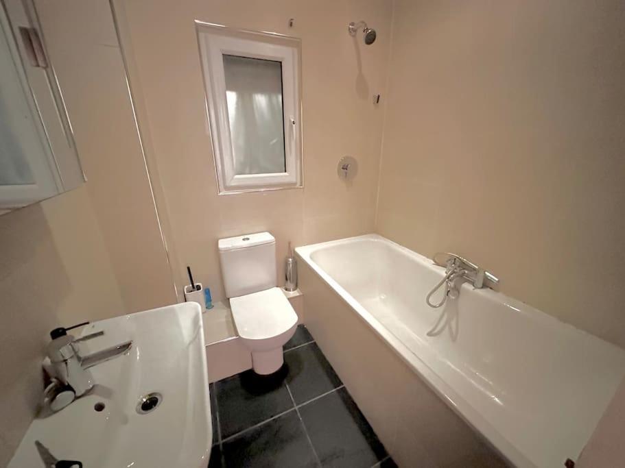 Spacious 2 Bedroom London